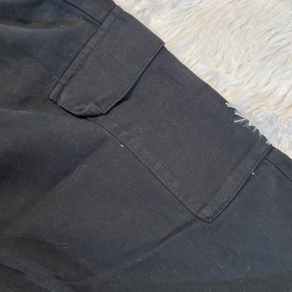 NWT, GAP XL, Black Cargo Pants with Tapered Leg - Picture 6 of 7